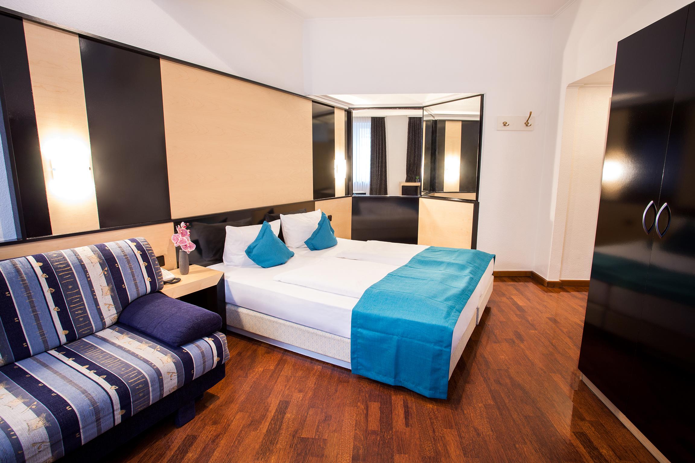 Boutique 003 Am Dom, Trademark Collection By Wyndham 3* Colonia