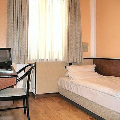 Boutique 003 Am Dom, Trademark Collection By Wyndham 3* Colonia